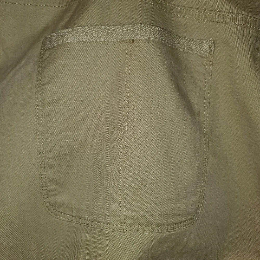 24 Gloria Vanderbilt khaki beige tan shorts NWT - Picture 5 of 8
